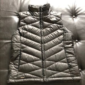 The North Face 550 black vest